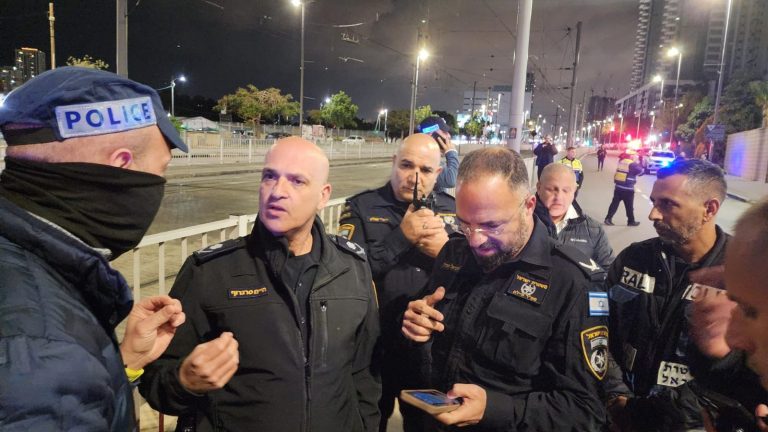 Israeli police investigating reports of explosions involving several buses Israeli police investigating reports of explosions involving several buses