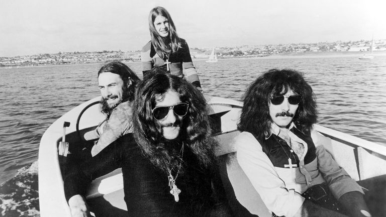 Ozzy Osbourne to reunite with Black Sabbath for ‘final bow’ performance Ozzy Osbourne to reunite with Black Sabbath for ‘final bow’ performance