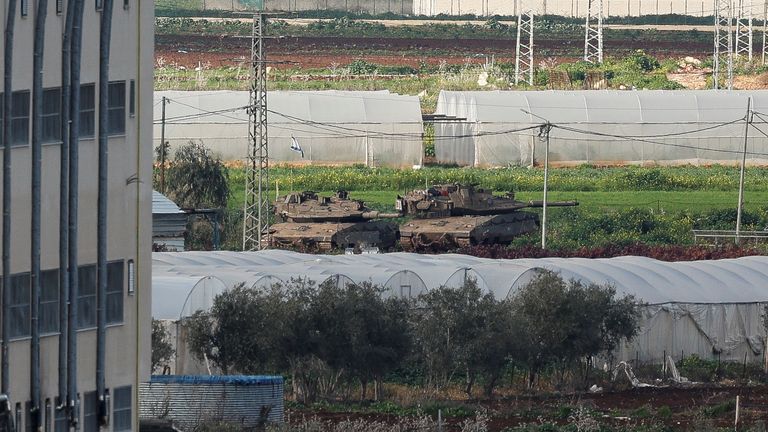 Tanks 'move into West Bank' after Israel orders troops to 'not allow' Palestinians to return