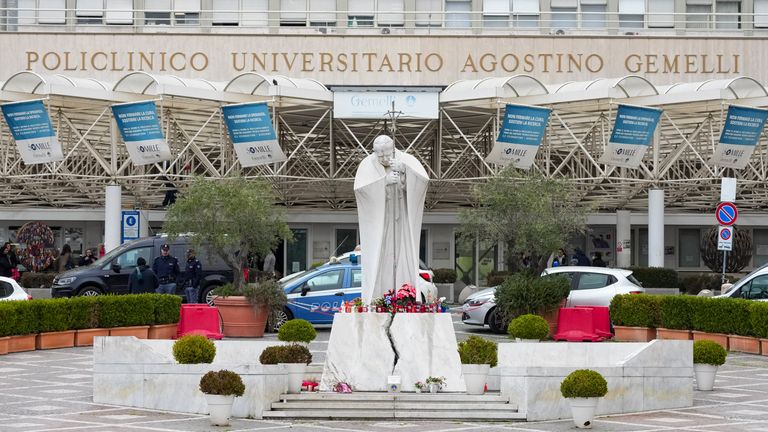 Tests and X-rays on Pope present ‘complex picture’, Vatican says Tests and X-rays on Pope present ‘complex picture’, Vatican says