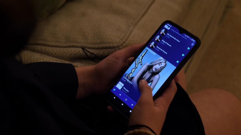 Bill to limit harms of smartphone use among children to be published