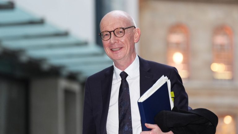 Senior civil servants to have pay linked to performance under new government plans Senior civil servants to have pay linked to performance under new government plans